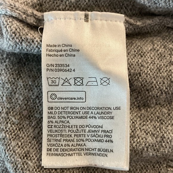 H&M Christmas Gangsta Wrapper Pug ALPACA Sweater UGLY CHRISTMAS SWEATER Sequins - Picture 7 of 9